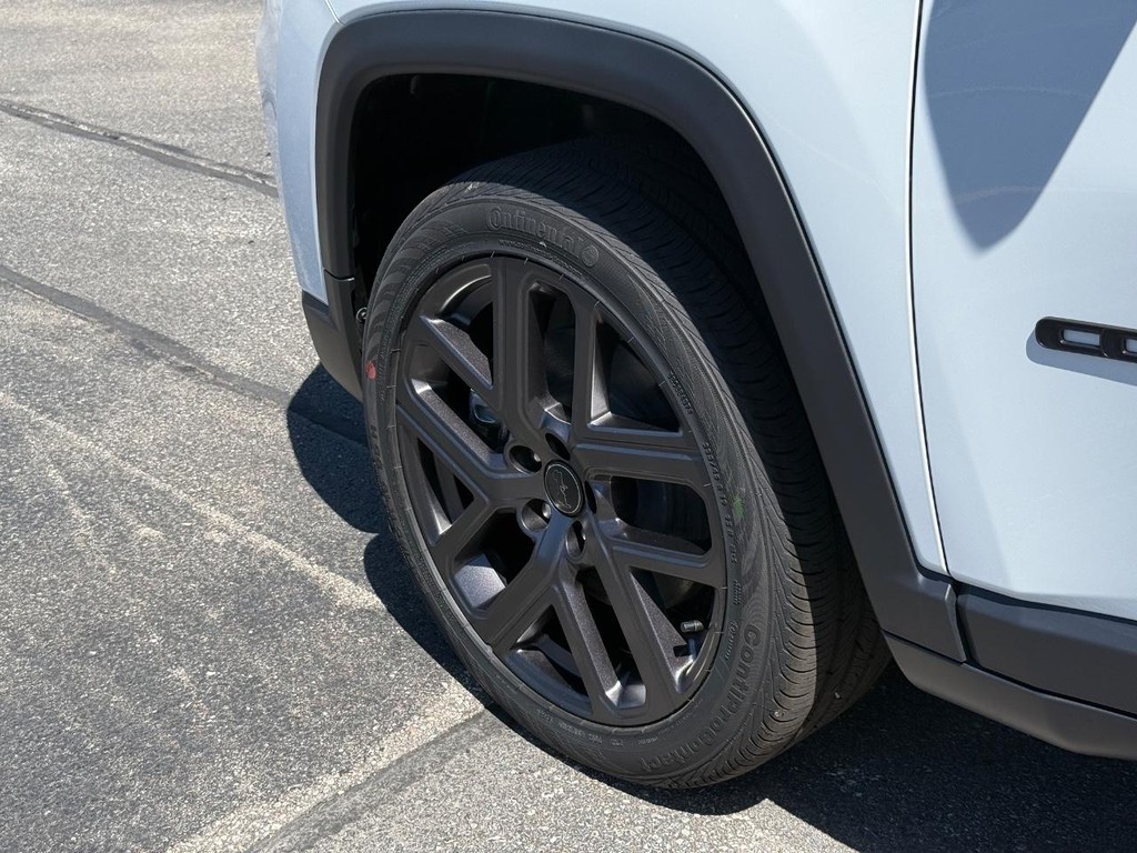 Jeep Compass Vehicle Full-screen Gallery Image 11