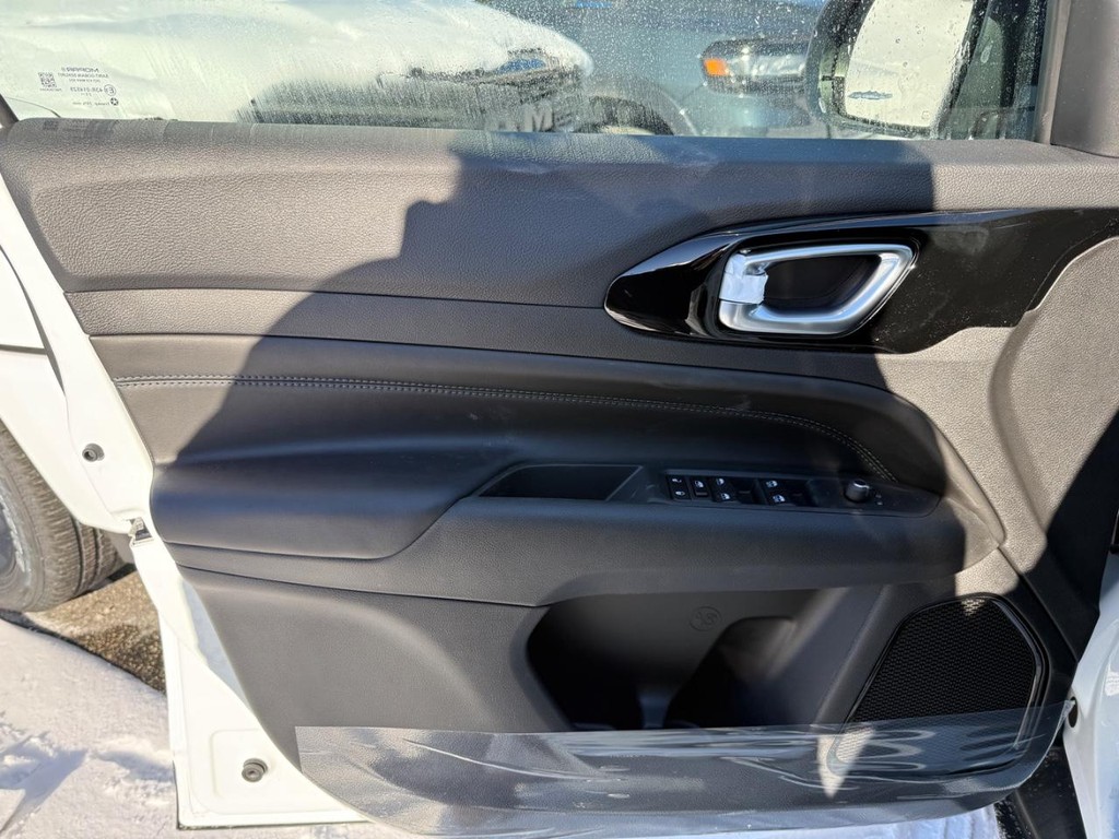 Jeep Compass Vehicle Full-screen Gallery Image 13