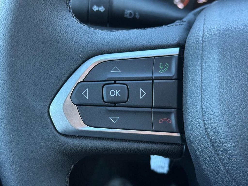Jeep Compass Vehicle Full-screen Gallery Image 14