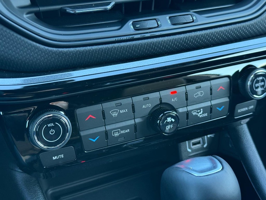 Jeep Compass Vehicle Full-screen Gallery Image 19