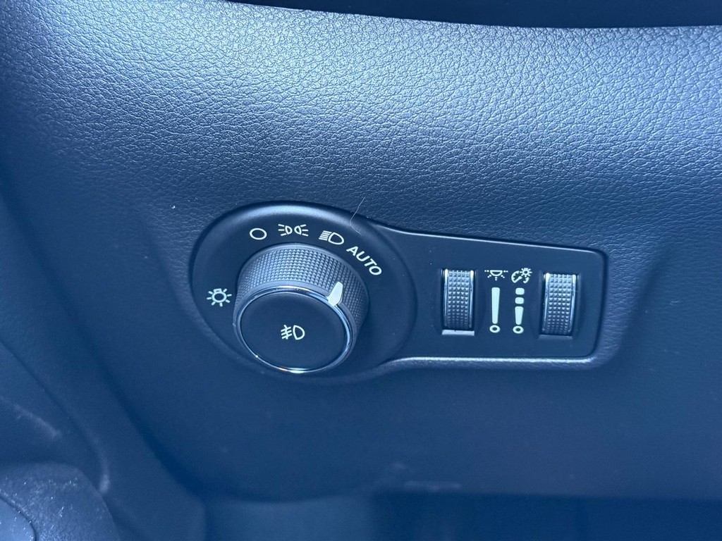 Jeep Compass Vehicle Full-screen Gallery Image 21