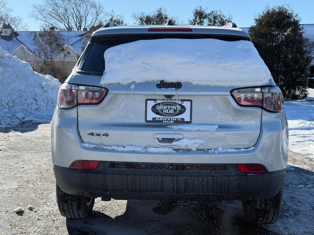 Jeep Compass Vehicle Full-screen Gallery Image 04