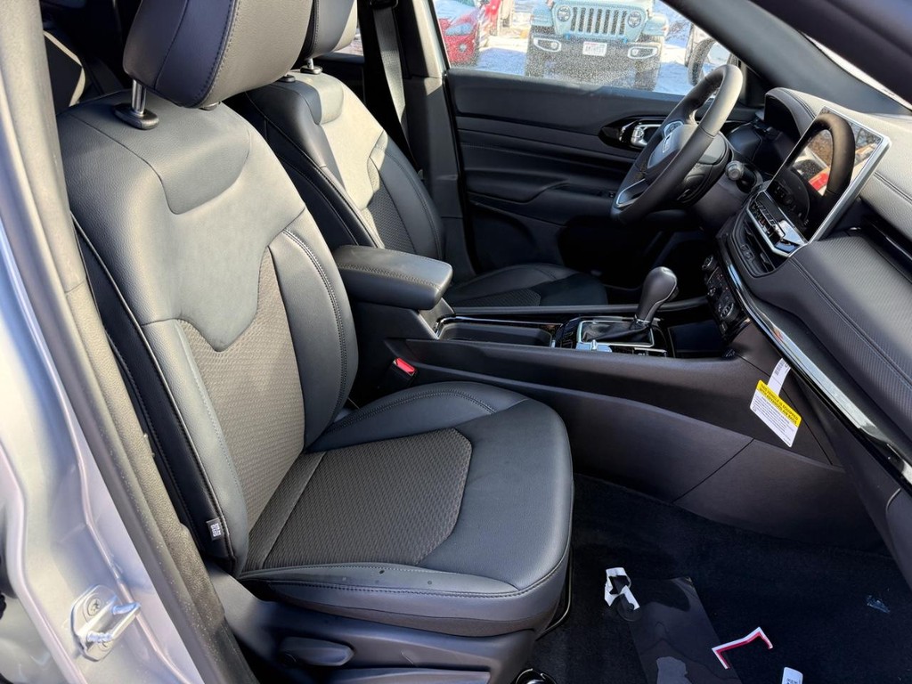 Jeep Compass Vehicle Full-screen Gallery Image 06