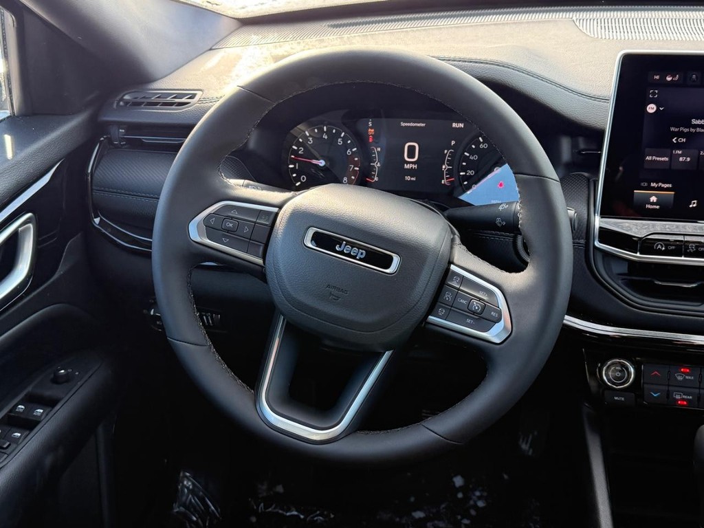 Jeep Compass Vehicle Full-screen Gallery Image 09