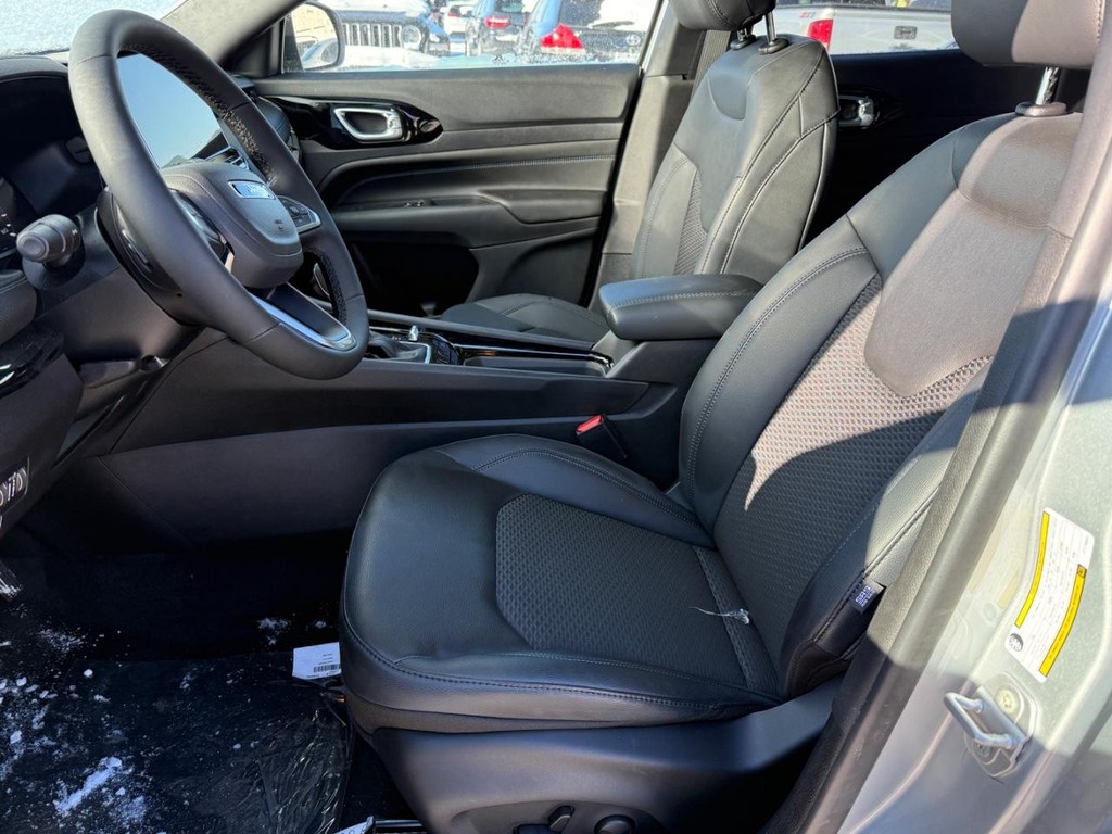 Jeep Compass Vehicle Full-screen Gallery Image 12