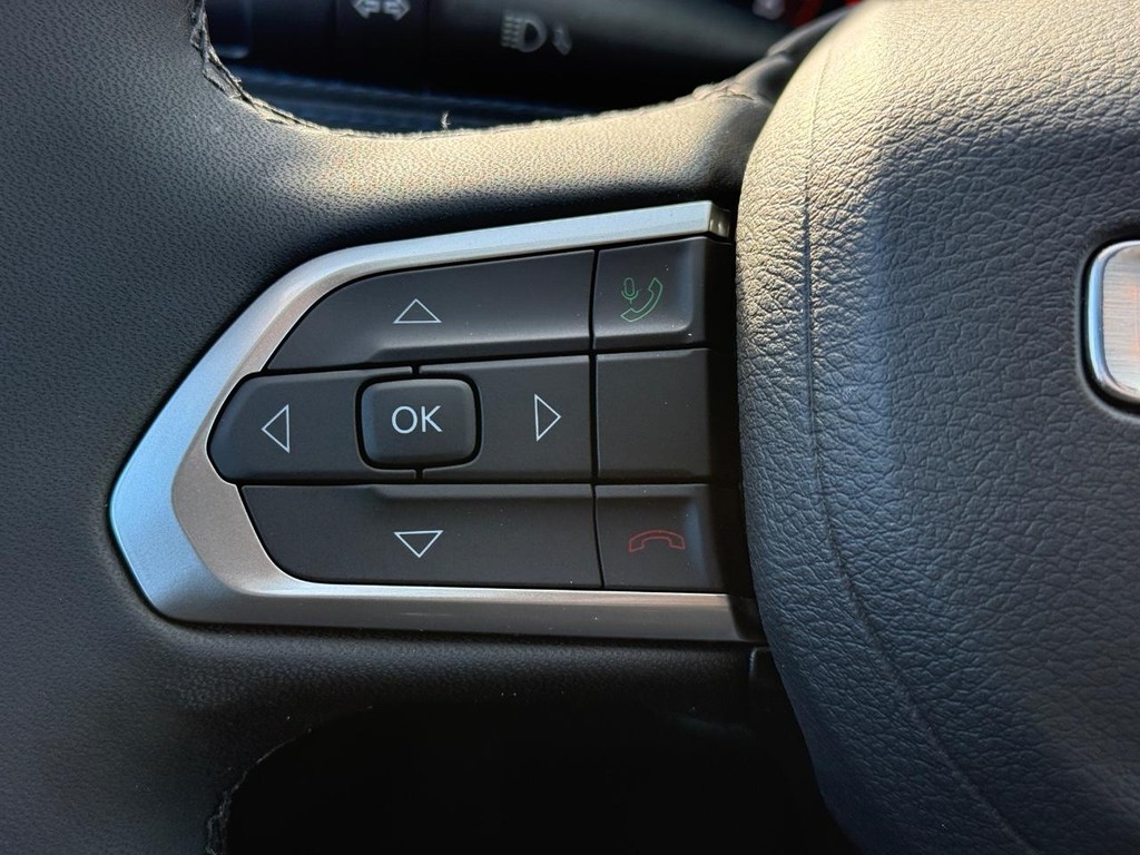 Jeep Compass Vehicle Full-screen Gallery Image 14