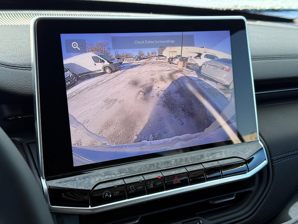 Jeep Compass Vehicle Full-screen Gallery Image 18