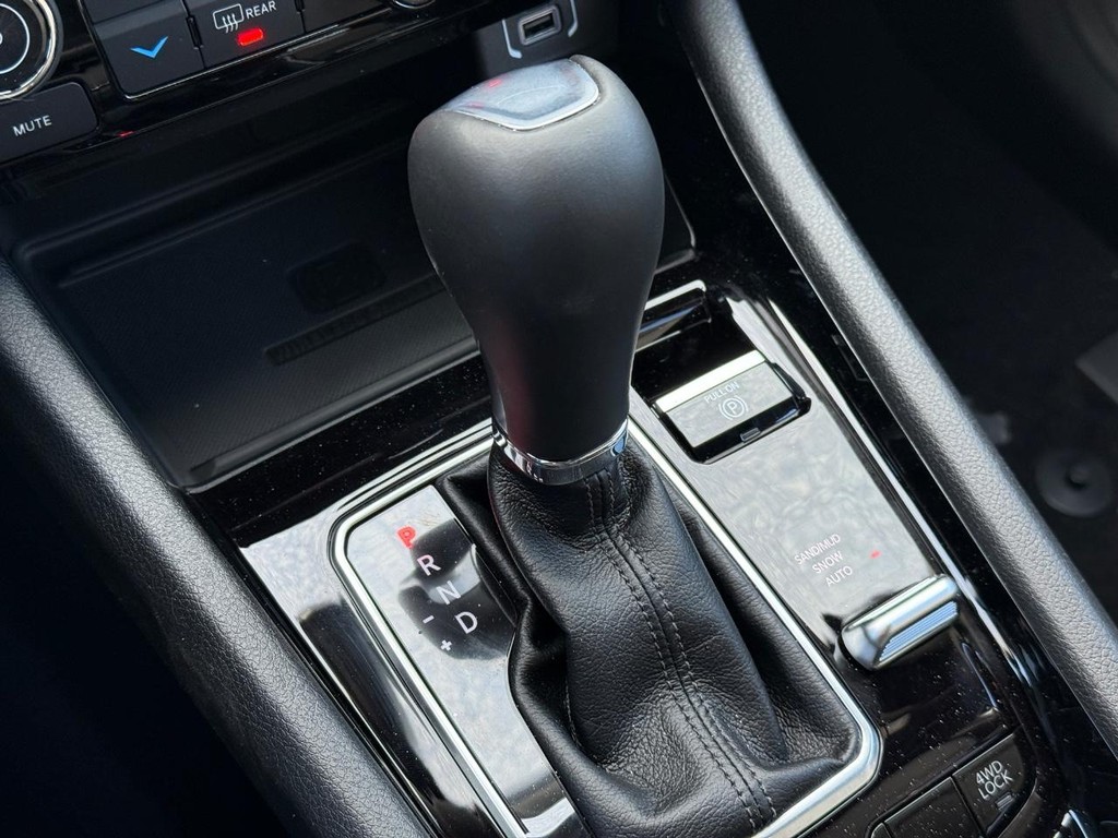 Jeep Compass Vehicle Full-screen Gallery Image 19
