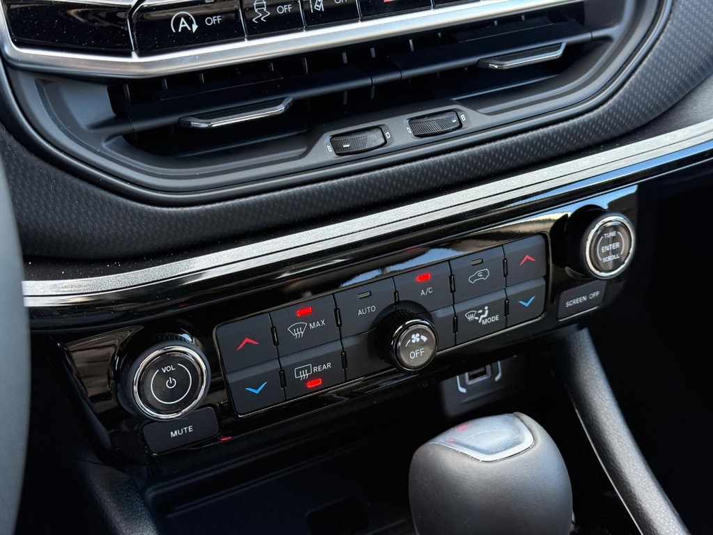 Jeep Compass Vehicle Full-screen Gallery Image 20