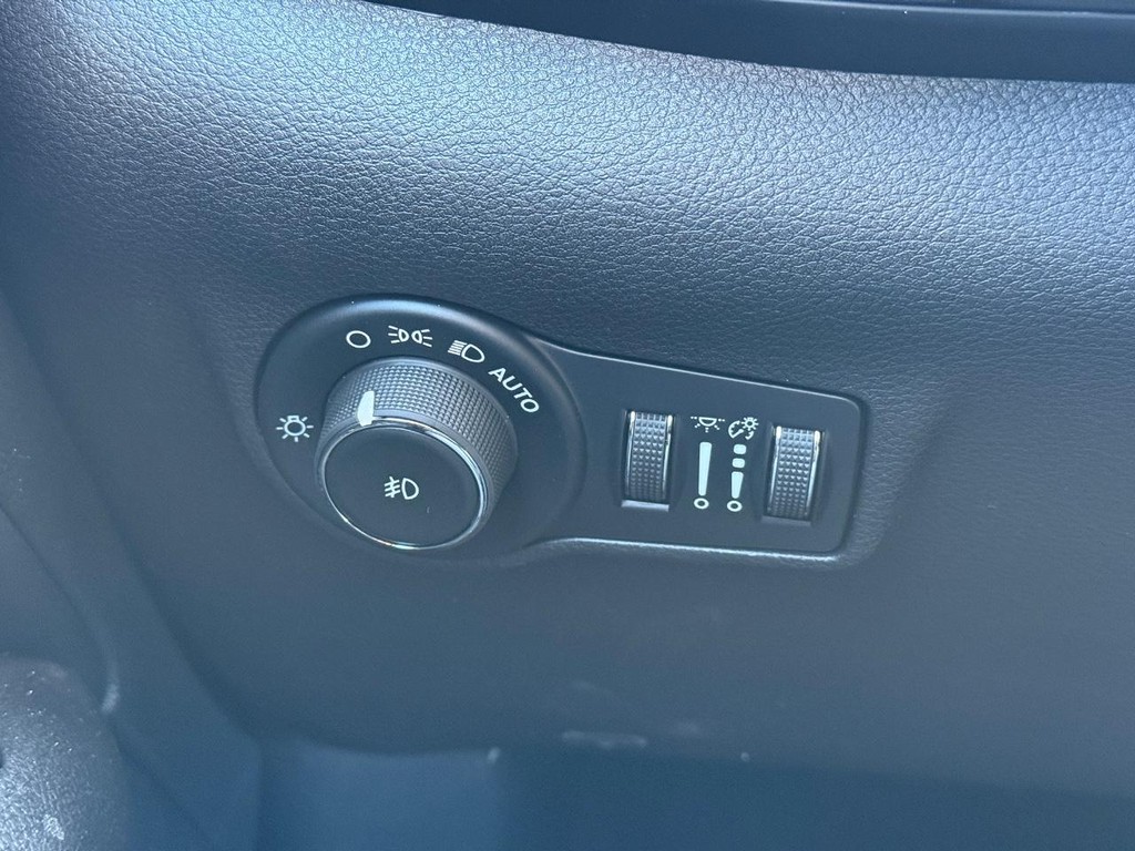 Jeep Compass Vehicle Full-screen Gallery Image 21