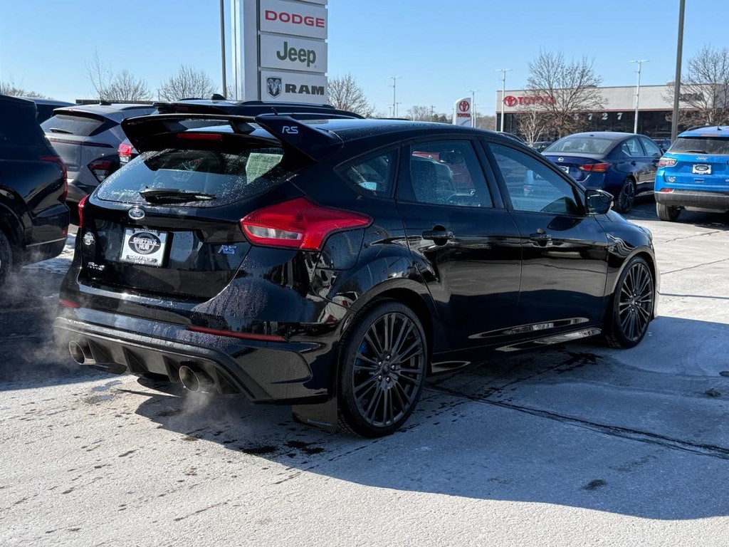 Ford Focus Vehicle Full-screen Gallery Image 03