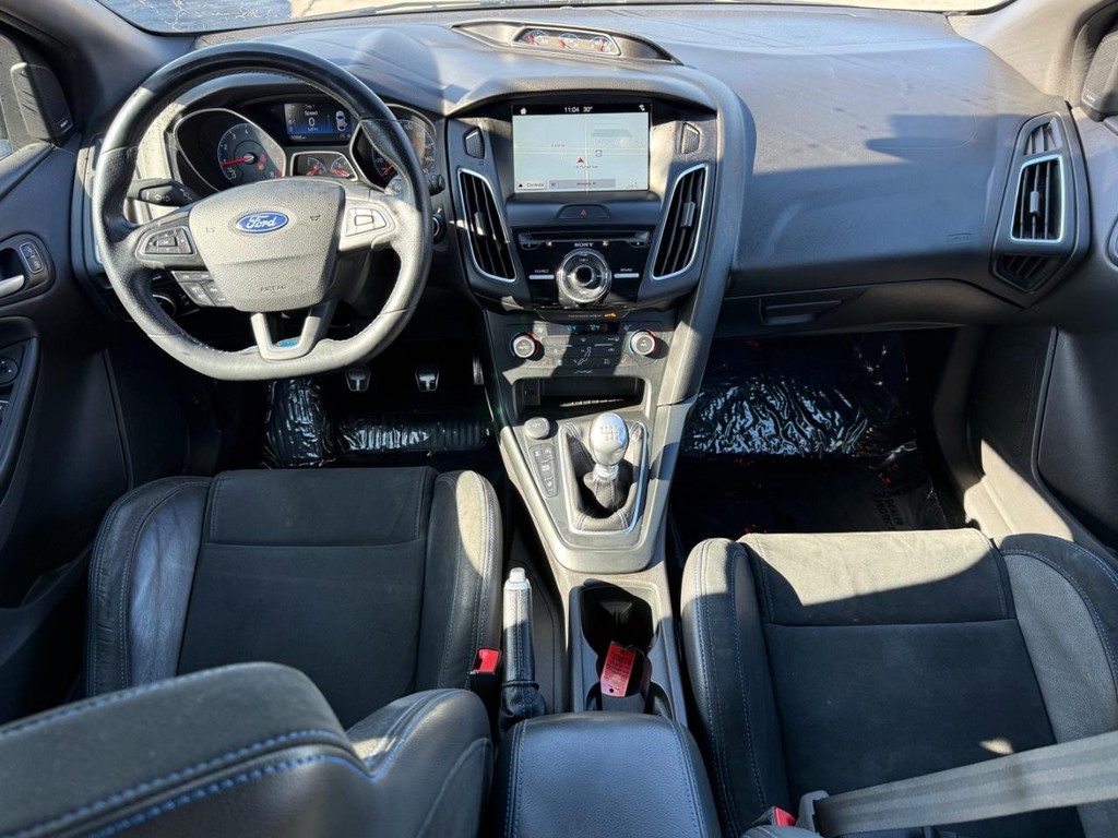 Ford Focus Vehicle Full-screen Gallery Image 08