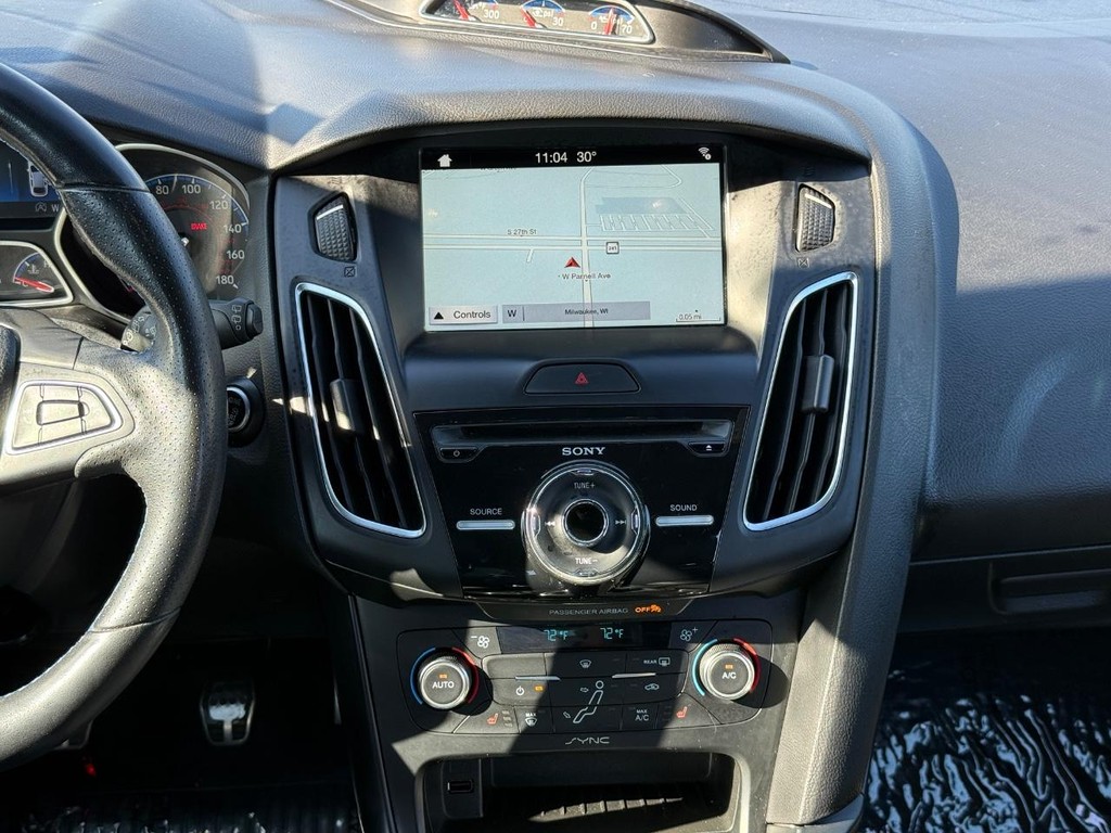 Ford Focus Vehicle Full-screen Gallery Image 09