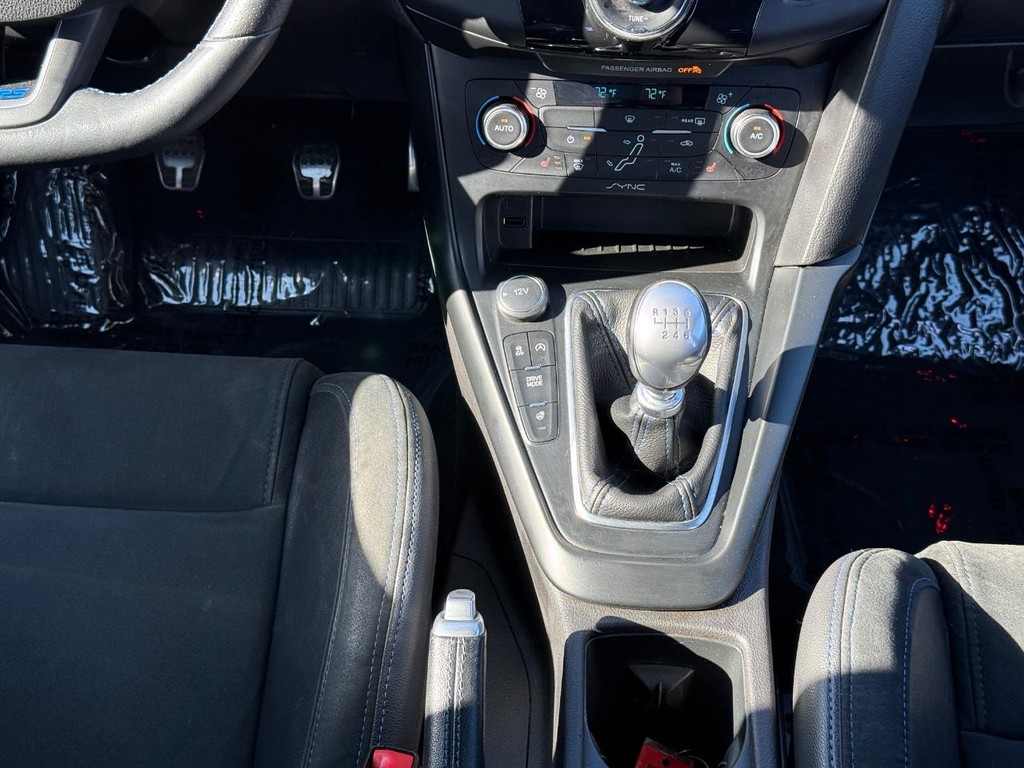 Ford Focus Vehicle Full-screen Gallery Image 10