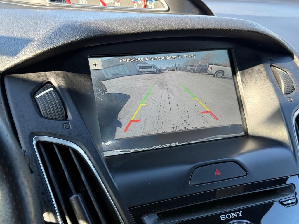 Ford Focus Vehicle Full-screen Gallery Image 18