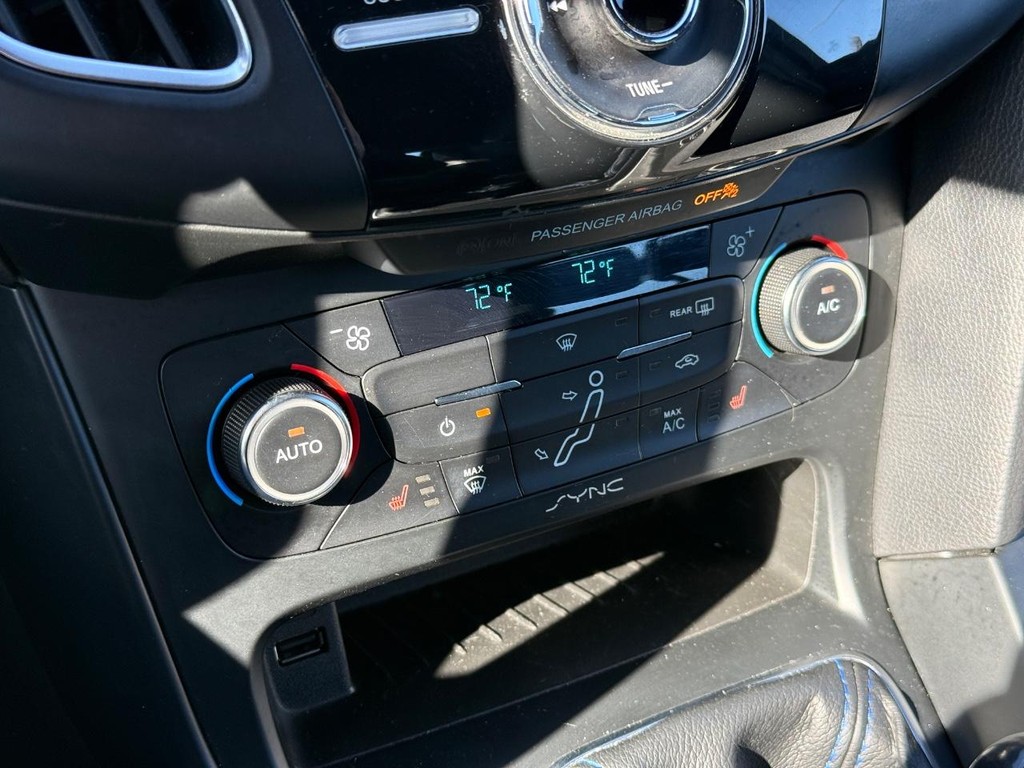 Ford Focus Vehicle Full-screen Gallery Image 19