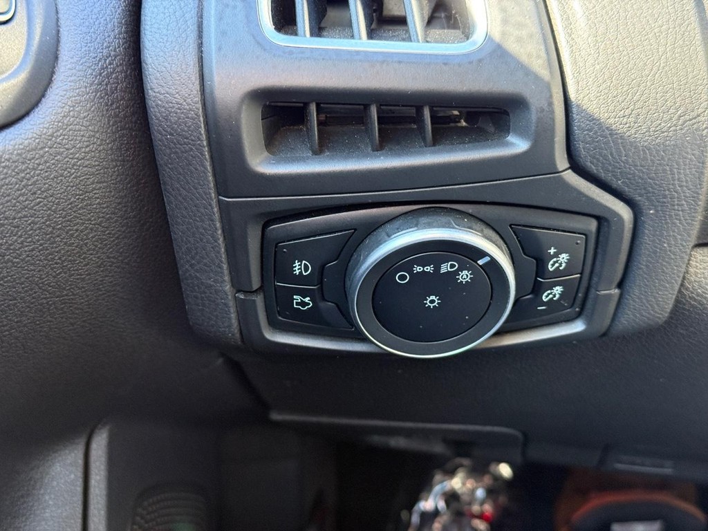 Ford Focus Vehicle Full-screen Gallery Image 20