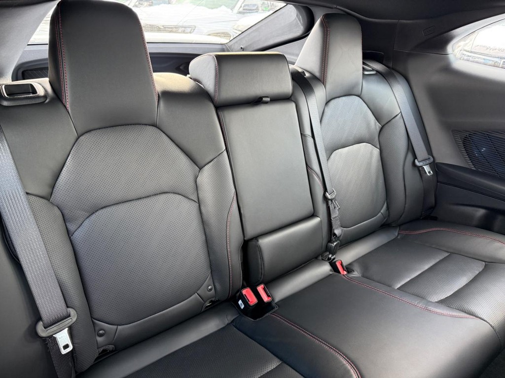 Dodge Charger Vehicle Full-screen Gallery Image 07