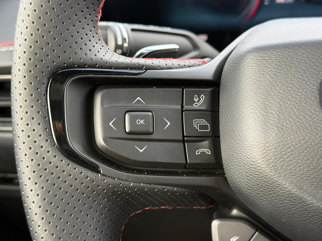 Dodge Charger Vehicle Full-screen Gallery Image 13