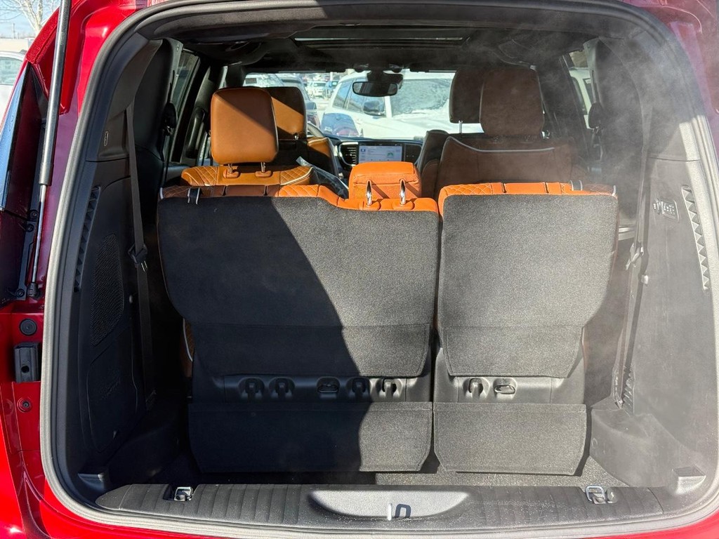 Chrysler Pacifica Vehicle Full-screen Gallery Image 05