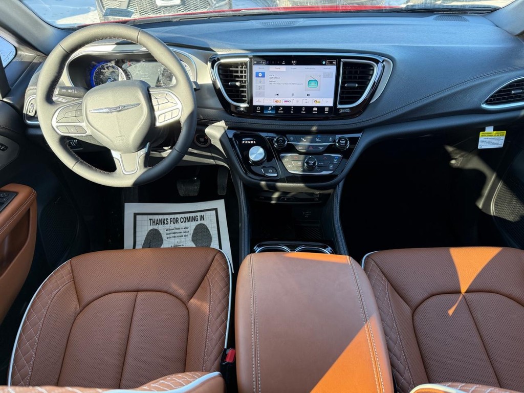 Chrysler Pacifica Vehicle Full-screen Gallery Image 10