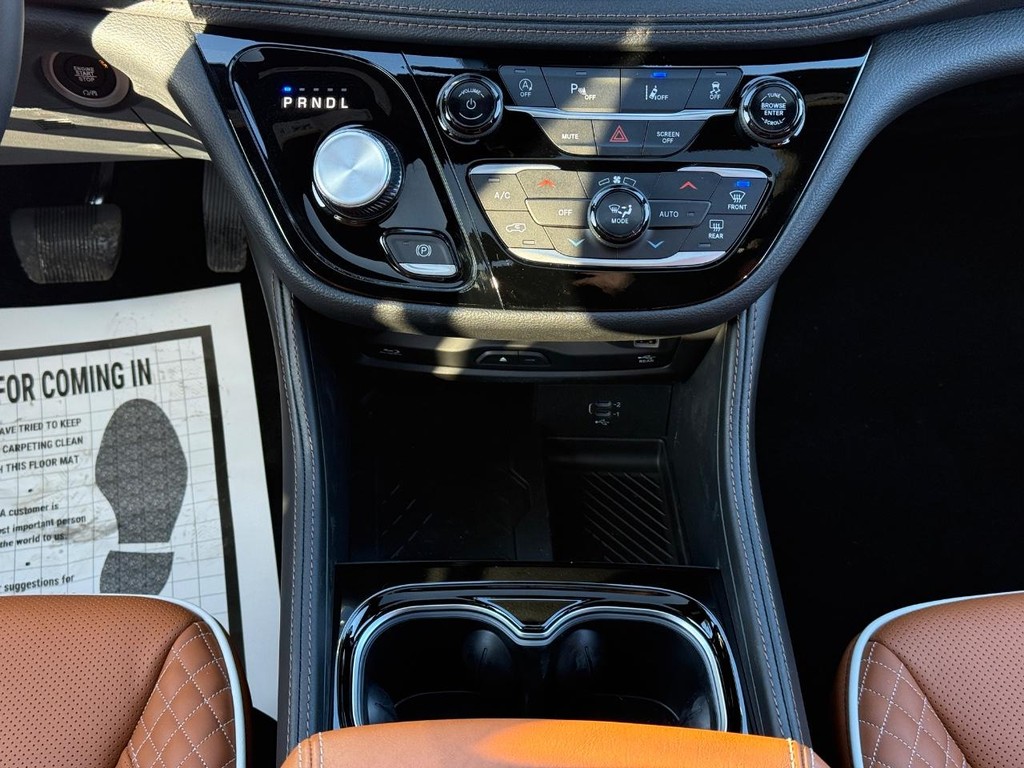 Chrysler Pacifica Vehicle Full-screen Gallery Image 12