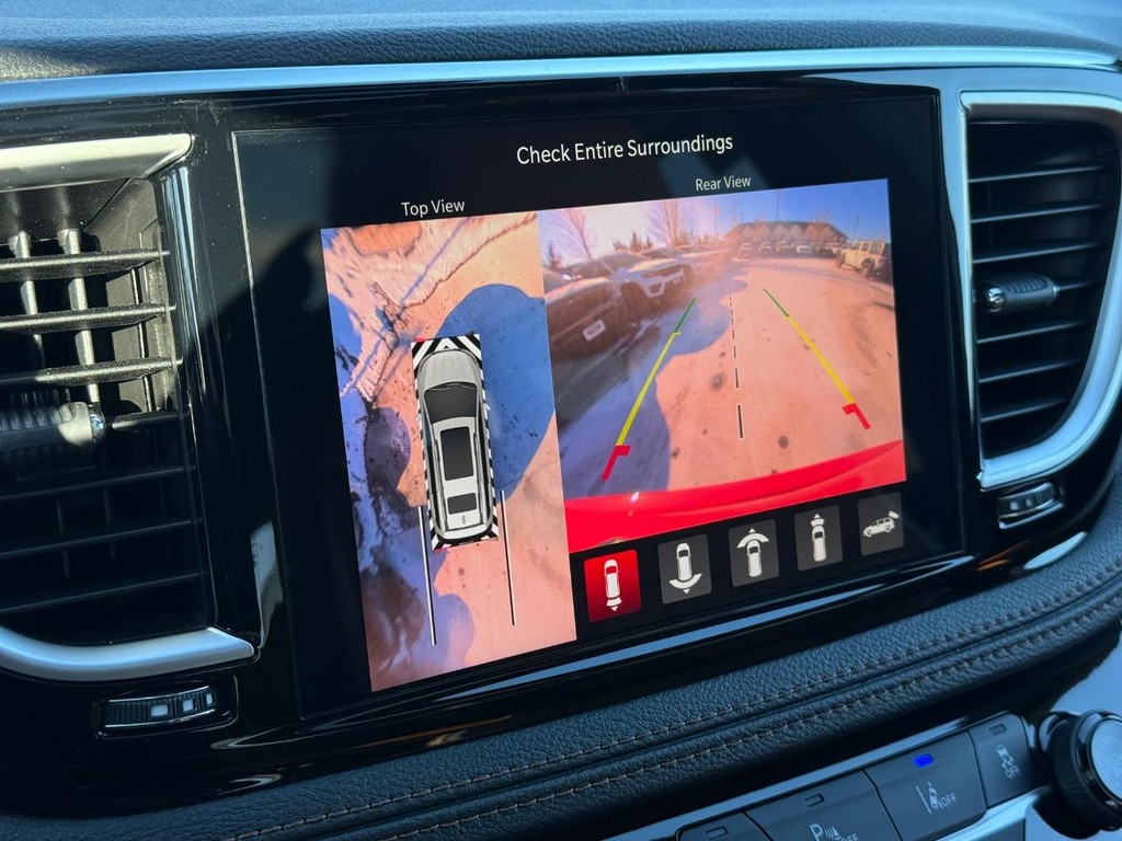 Chrysler Pacifica Vehicle Full-screen Gallery Image 20