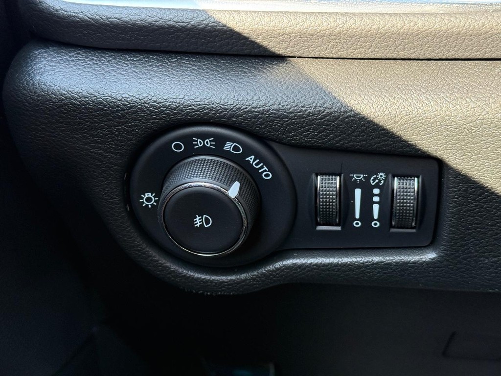 Chrysler Pacifica Vehicle Full-screen Gallery Image 21