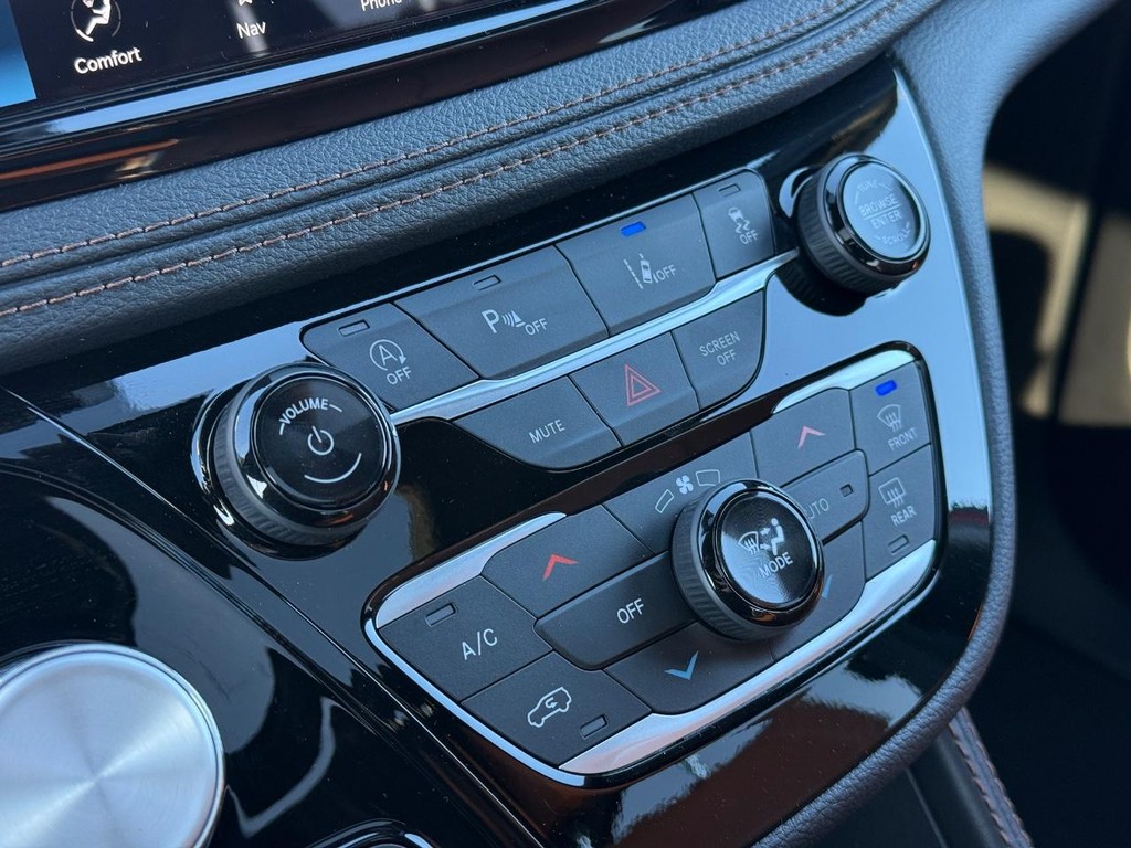 Chrysler Pacifica Vehicle Full-screen Gallery Image 22