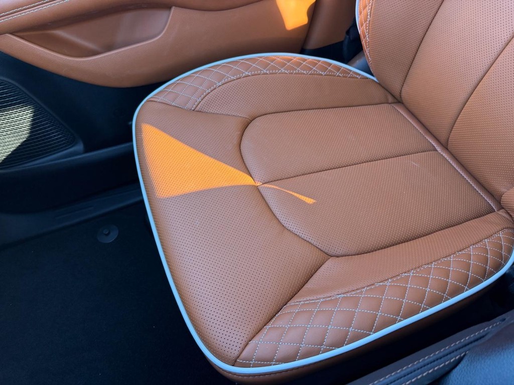 Chrysler Pacifica Vehicle Full-screen Gallery Image 23