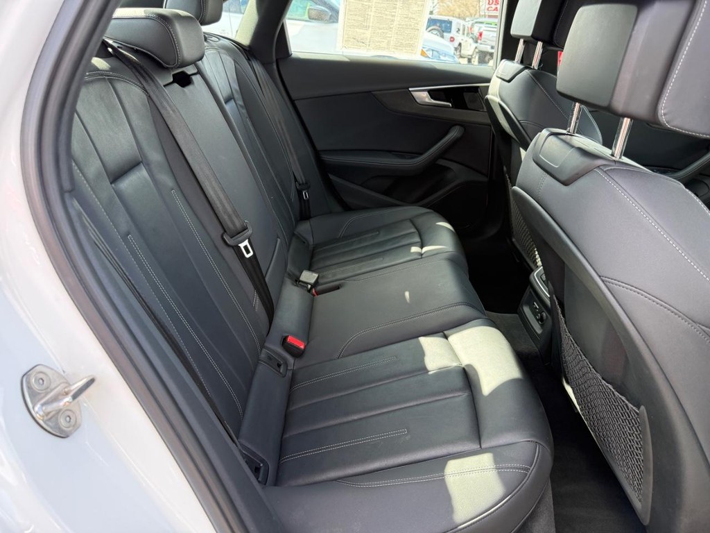 Audi A4 Sedan Vehicle Full-screen Gallery Image 07