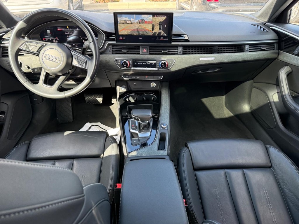 Audi A4 Sedan Vehicle Full-screen Gallery Image 08