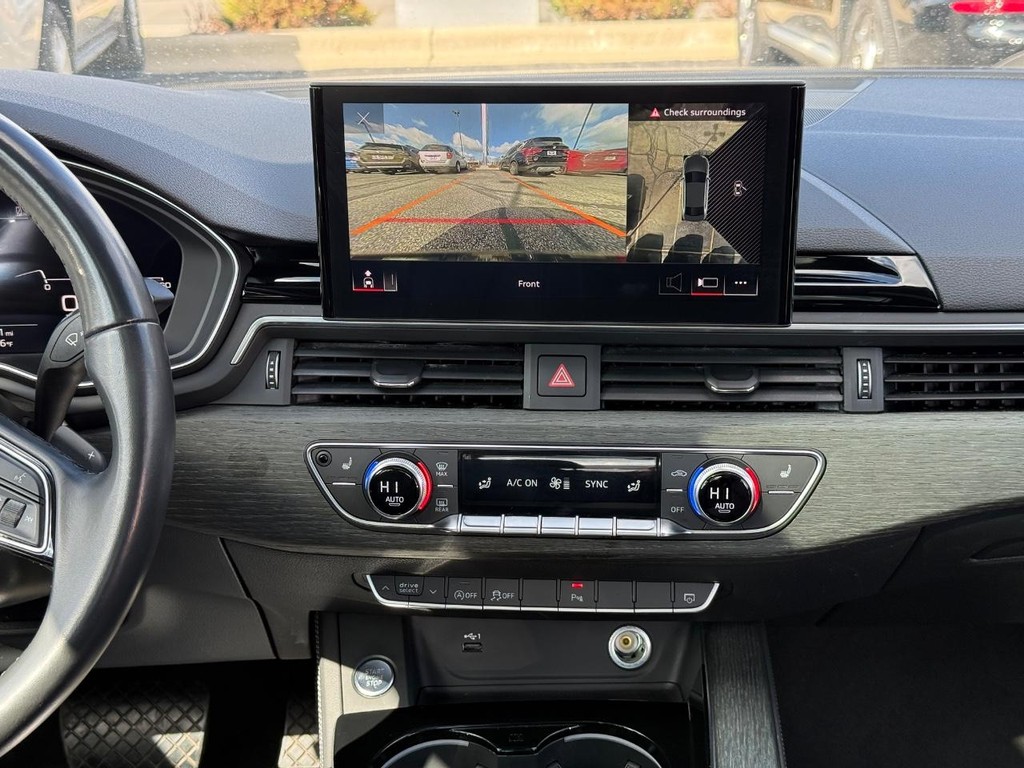 Audi A4 Sedan Vehicle Full-screen Gallery Image 09