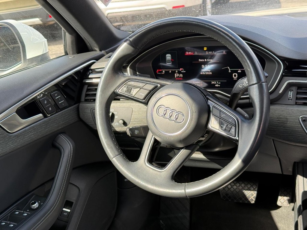 Audi A4 Sedan Vehicle Full-screen Gallery Image 11