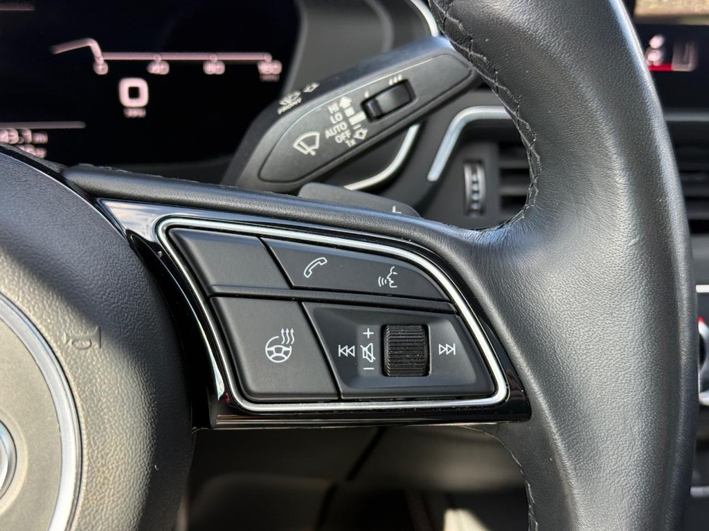 Audi A4 Sedan Vehicle Full-screen Gallery Image 16