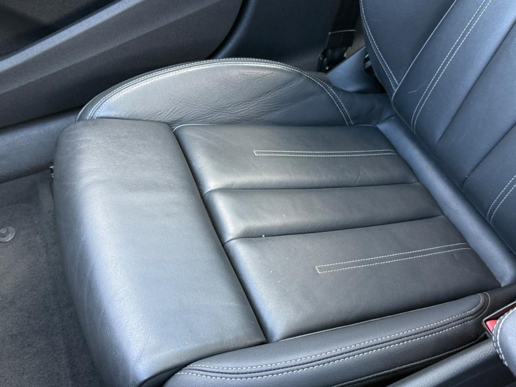 Audi A4 Sedan Vehicle Full-screen Gallery Image 20