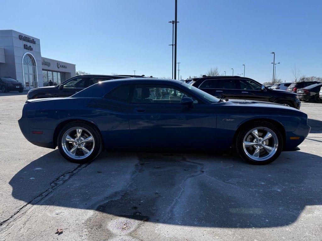 Dodge Challenger Vehicle Full-screen Gallery Image 02