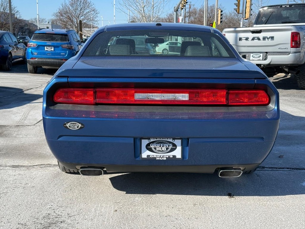 Dodge Challenger Vehicle Full-screen Gallery Image 04