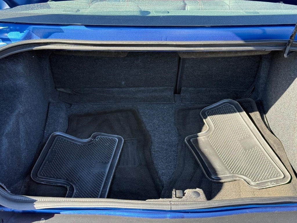 Dodge Challenger Vehicle Full-screen Gallery Image 05