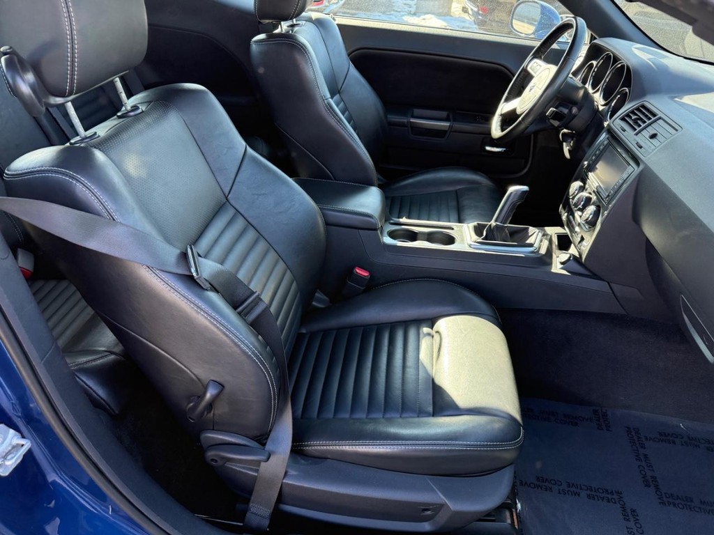 Dodge Challenger Vehicle Full-screen Gallery Image 06