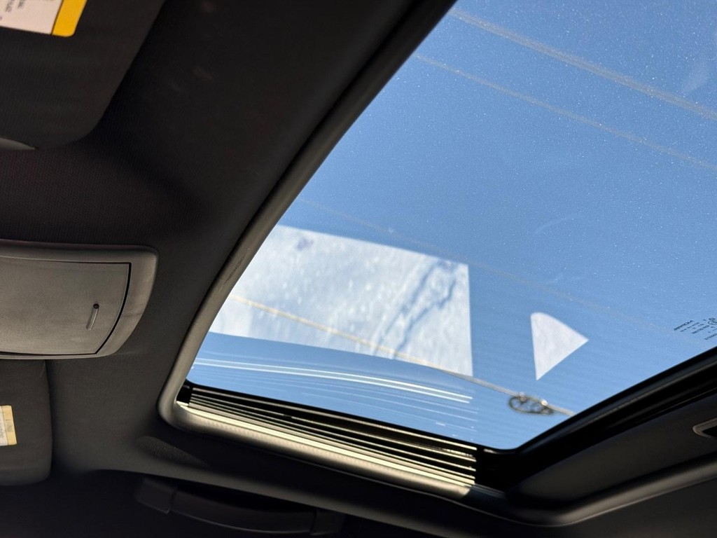 Dodge Challenger Vehicle Full-screen Gallery Image 14