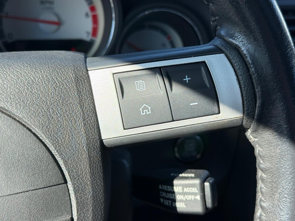 Dodge Challenger Vehicle Full-screen Gallery Image 16