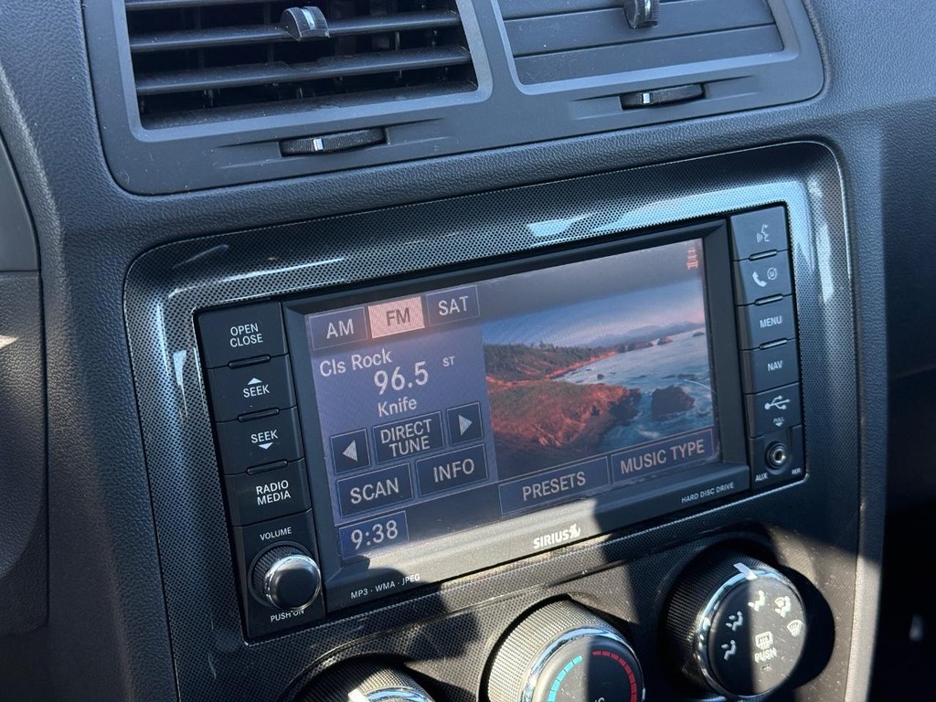 Dodge Challenger Vehicle Full-screen Gallery Image 18