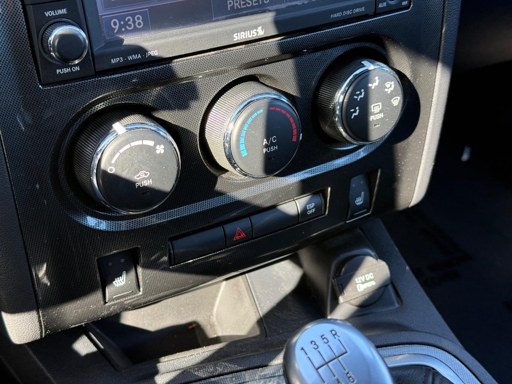 Dodge Challenger Vehicle Full-screen Gallery Image 19