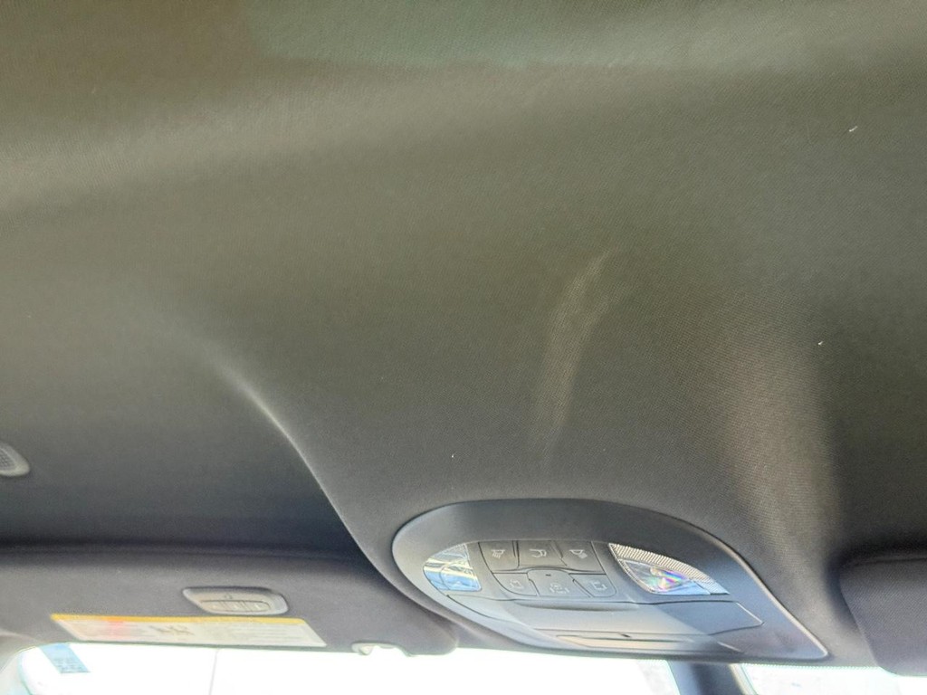 Chrysler Pacifica Vehicle Full-screen Gallery Image 13