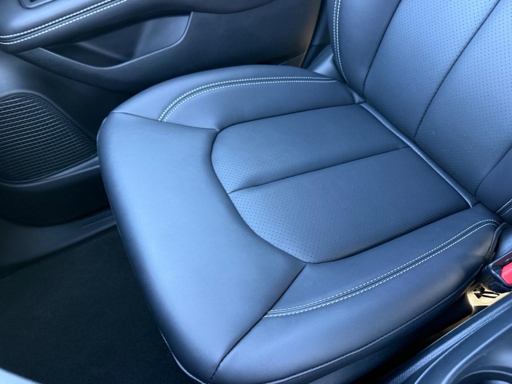 Chrysler Pacifica Vehicle Full-screen Gallery Image 21