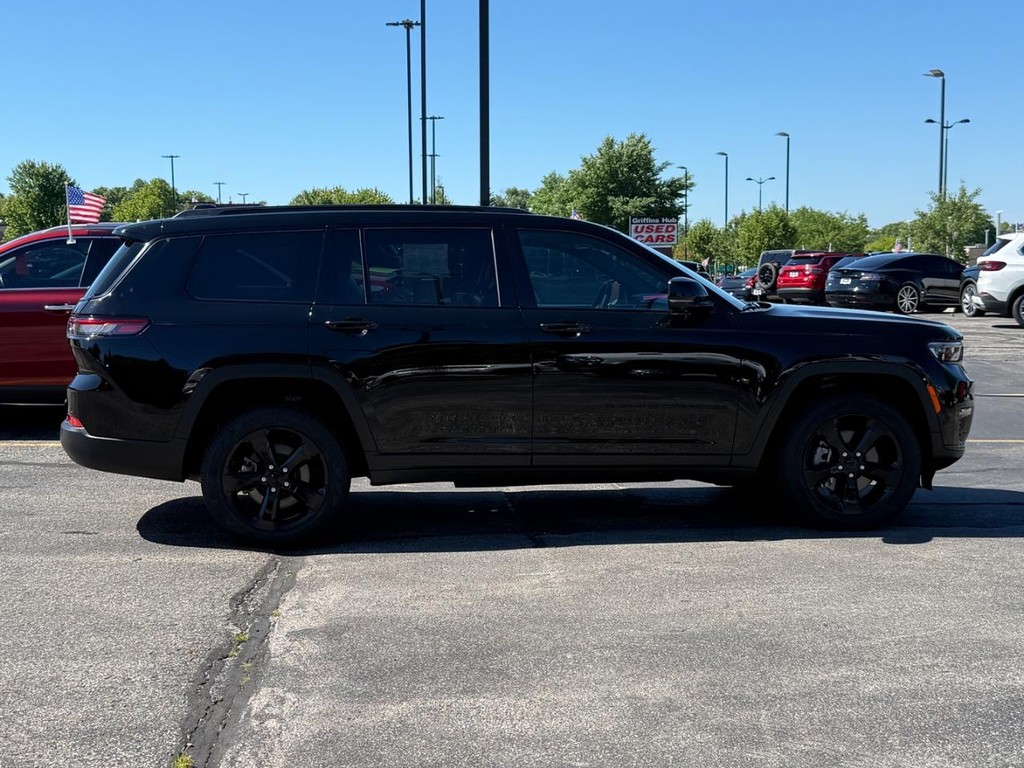 Jeep Grand Cherokee L Vehicle Full-screen Gallery Image 02