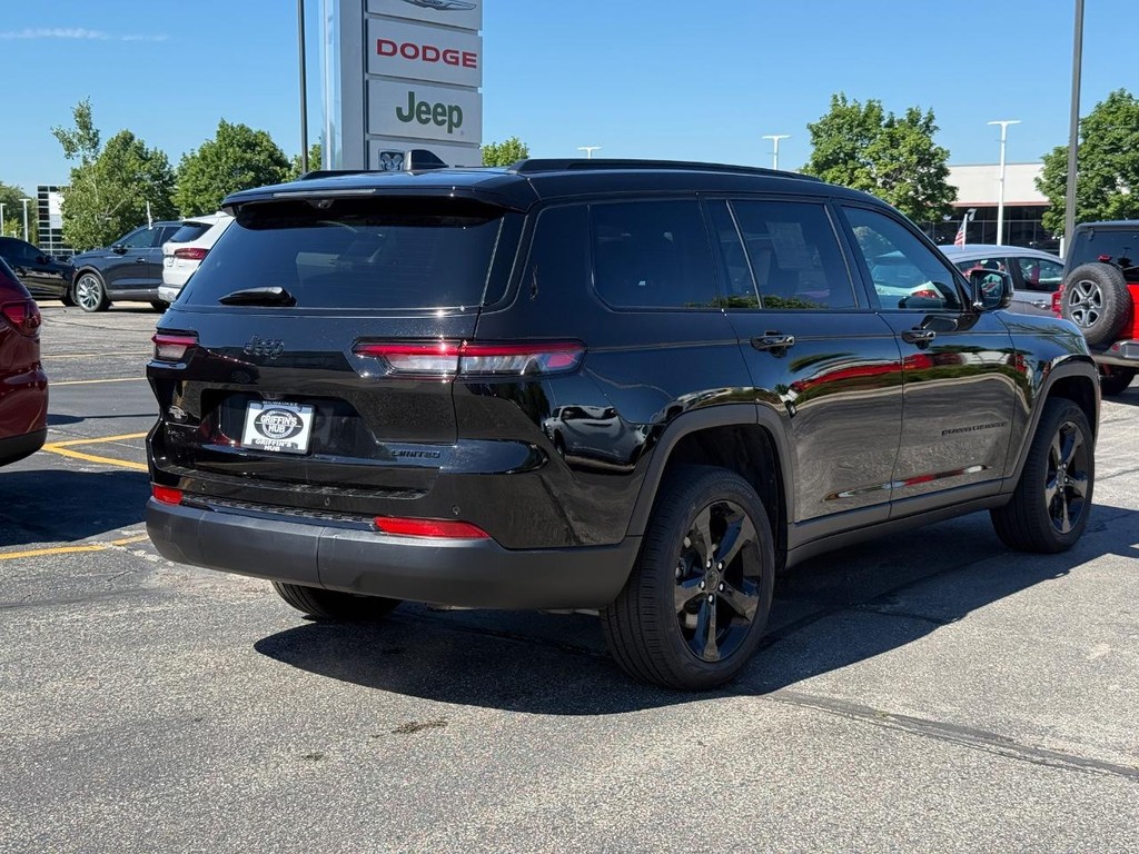 Jeep Grand Cherokee L Vehicle Full-screen Gallery Image 03
