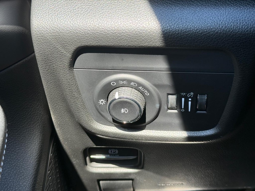 Jeep Grand Cherokee L Vehicle Full-screen Gallery Image 22
