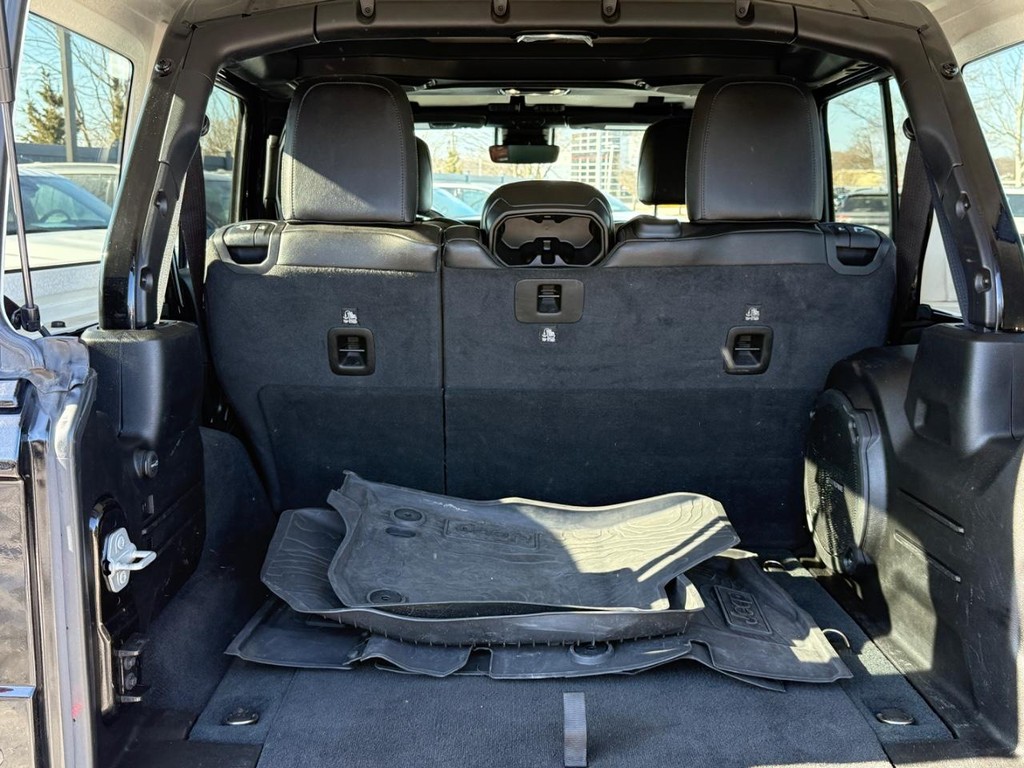 Jeep Wrangler Vehicle Full-screen Gallery Image 05